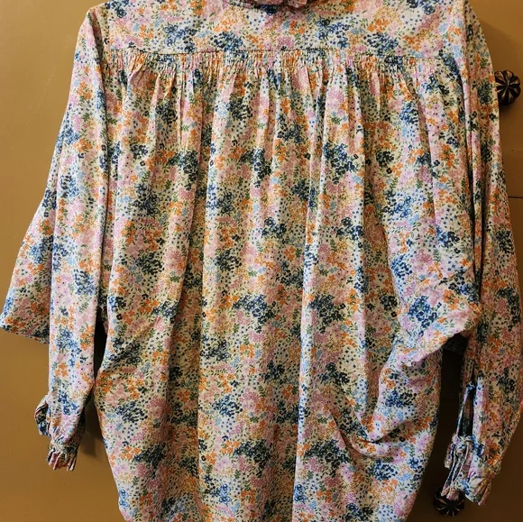 Dôen Floral Button-Up Blouse in Ladybird Print - Picture 10 of 11